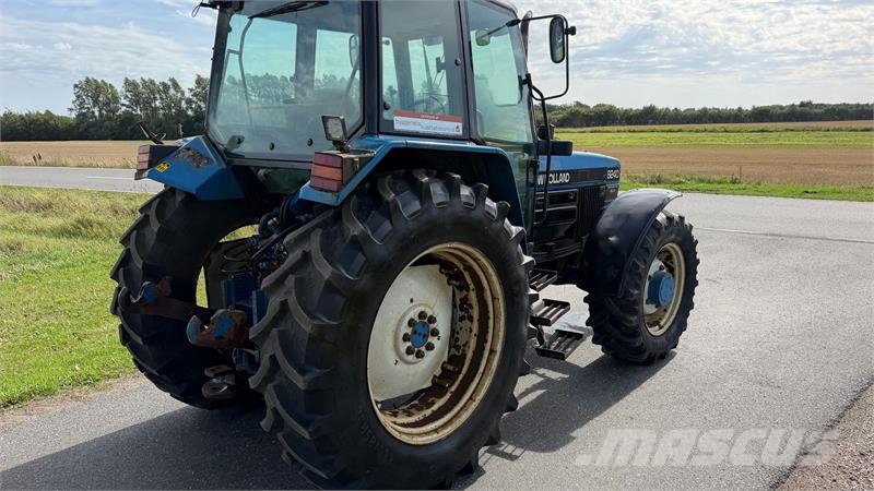 New Holland 8240 Fin traktor, går vildt godt i motoren Traktorji