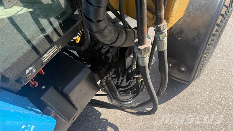 New Holland TS100 Fin TS100 med rabatklipper Traktorji