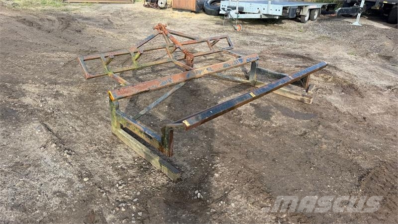 - - - Skovlstativ som kan låses 240 CM bredt Drugi deli