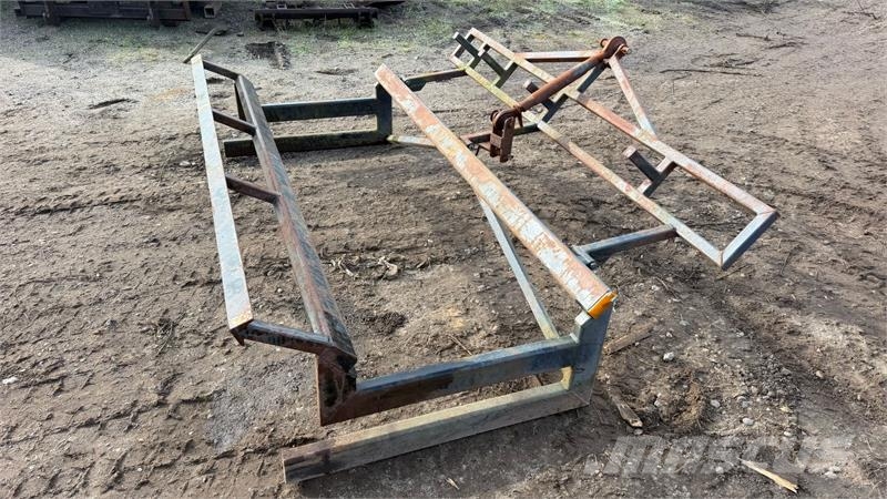 - - - Skovlstativ som kan låses 240 CM bredt Drugi deli