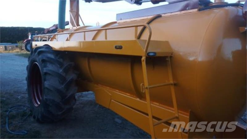 UM 8000 8000 MED TÅRN. TOTAL RENOVERET Camiões-cisterna de lamas
