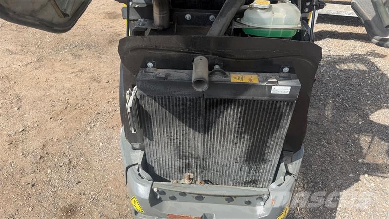 Wacker Neuson WL28 LUKKET KABINE, SKOVL OG GAFLER, HYDRAULISK SK Minicargadoras