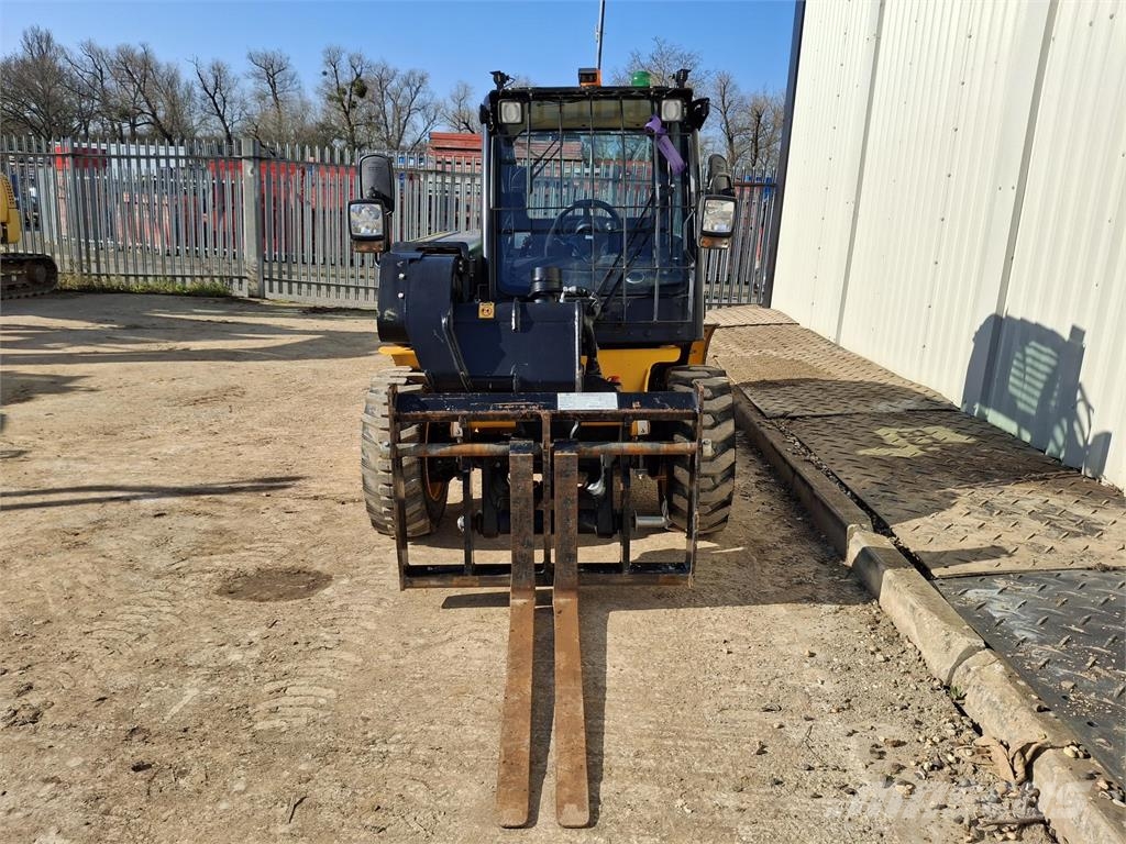 JCB 520 40 مناولات متداخلة