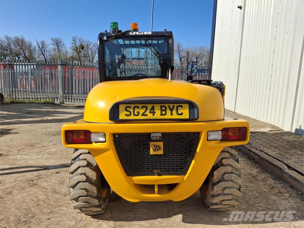 JCB 520 40 مناولات متداخلة