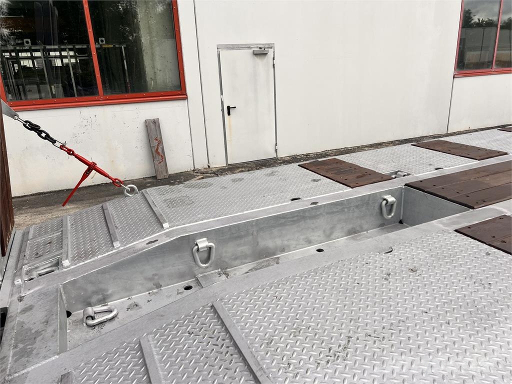 Möslein ST 3 3 Achs Satteltieflader neu Низкорамные полуприцепы