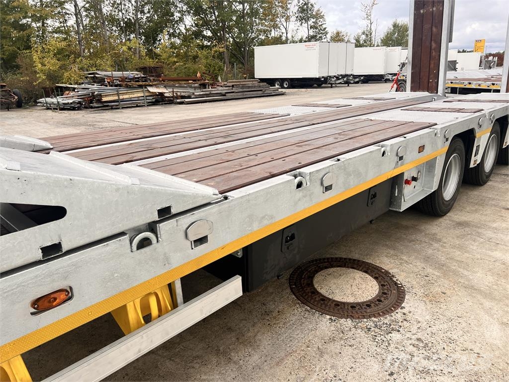 Möslein ST 3 3 Achs Satteltieflader neu Низкорамные полуприцепы