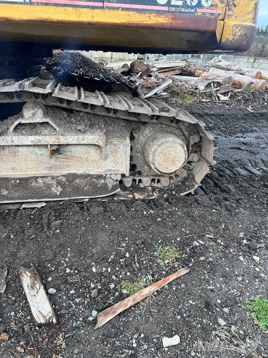 CAT 325C Cargadora forestal