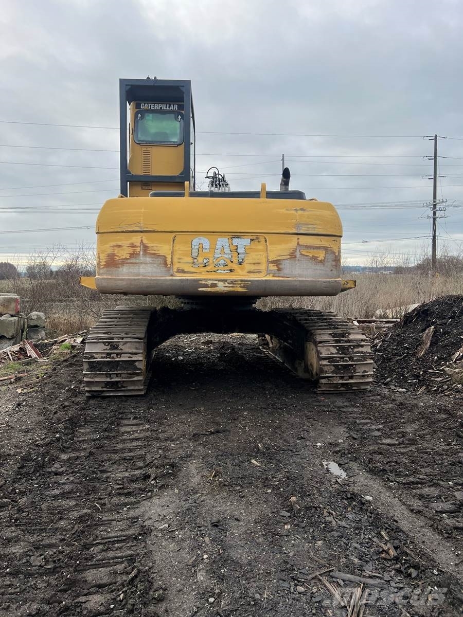 CAT 325C Cargadora forestal