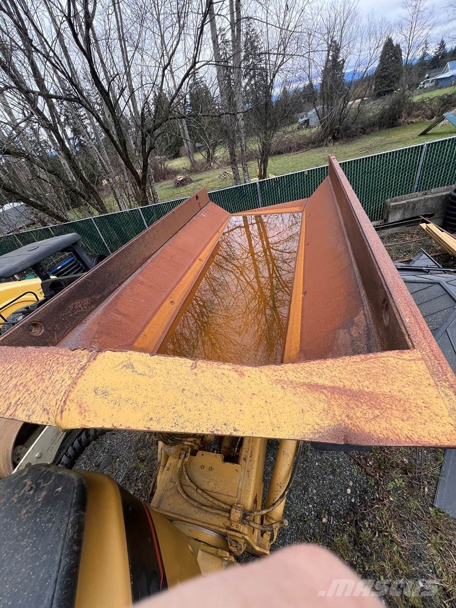 CAT 730 Dumper - Knickgelenk