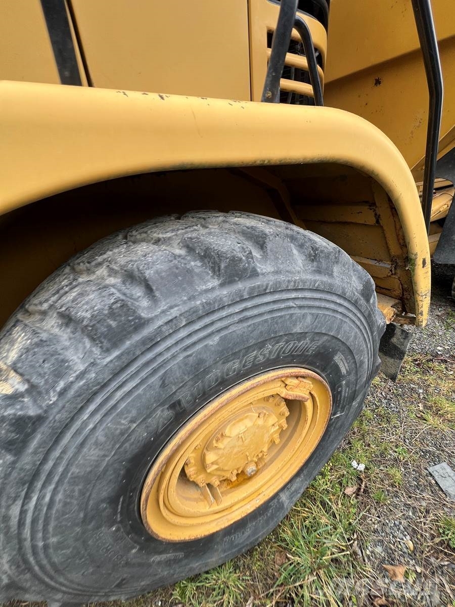 CAT 730 Dumper - Knickgelenk