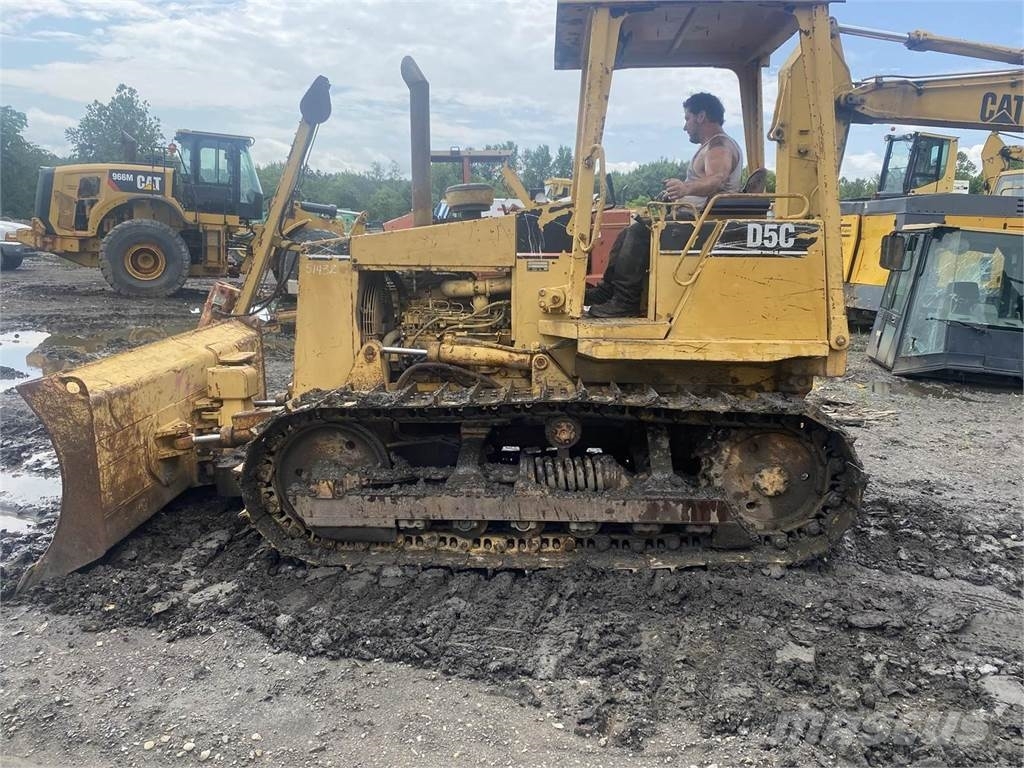 CAT D5C Гусеничные бульдозеры