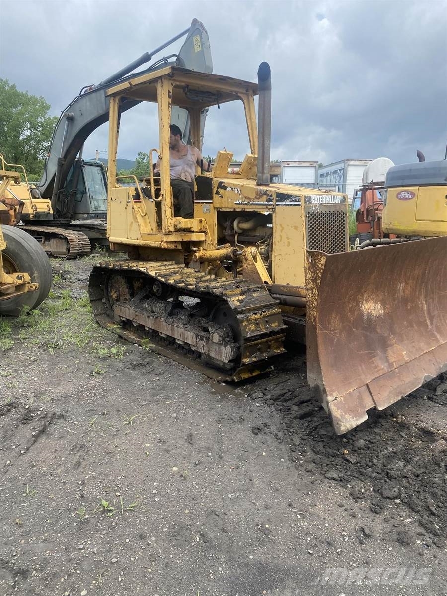 CAT D5C Гусеничные бульдозеры