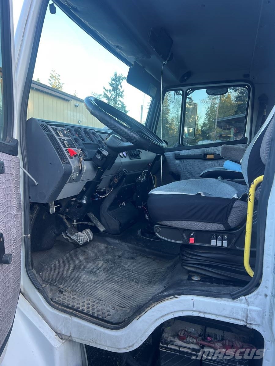 Freightliner FL70 Tracteur routier