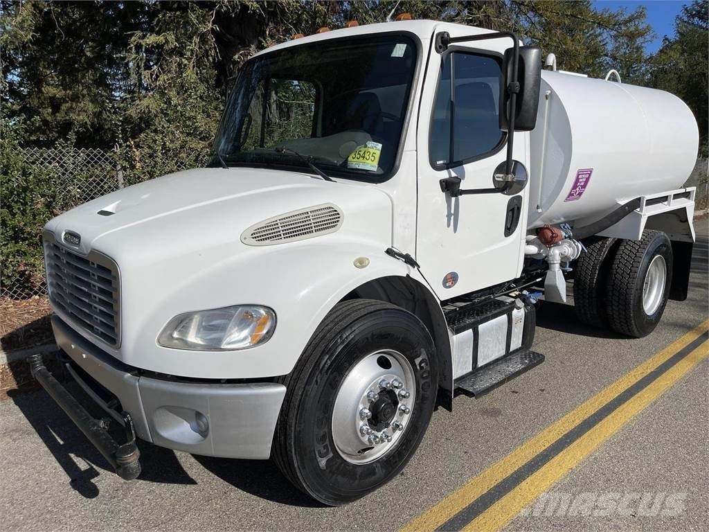 Freightliner M2 106 Вантажівки-цистерни