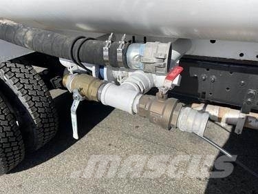 Freightliner M2 106 Вантажівки-цистерни