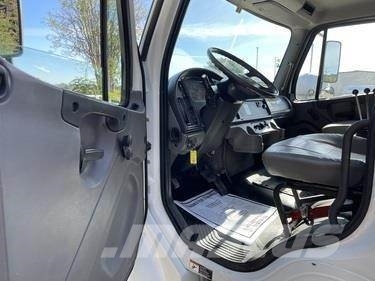 Freightliner M2 106 Вантажівки-цистерни