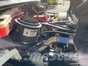 Freightliner M2 106 Вантажівки-цистерни