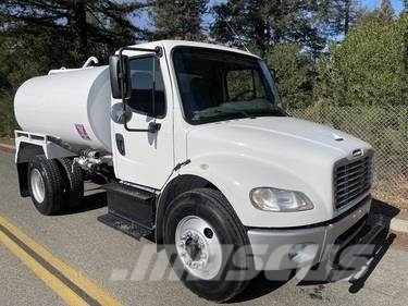 Freightliner M2 106 Вантажівки-цистерни