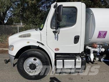 Freightliner M2 106 Вантажівки-цистерни