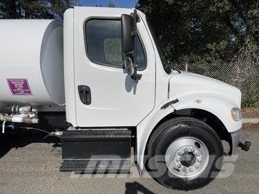 Freightliner M2 106 Вантажівки-цистерни