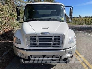 Freightliner M2 106 Вантажівки-цистерни