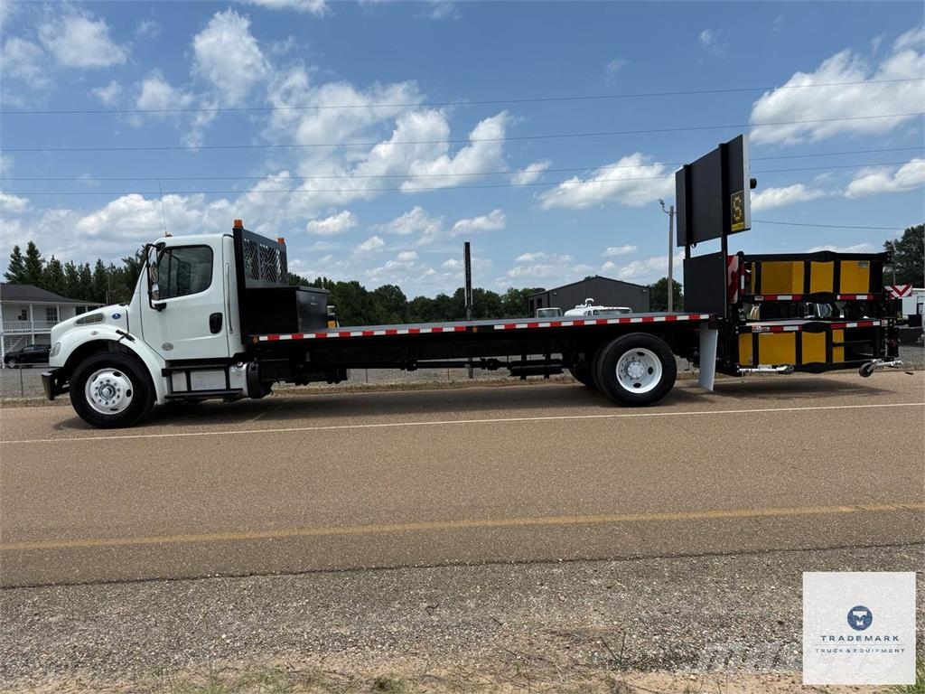 Freightliner M2 106 Комунальні автомобілі / автомобілі загального призначення