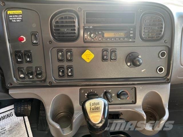 Freightliner M2 112 Вантажівки-цистерни