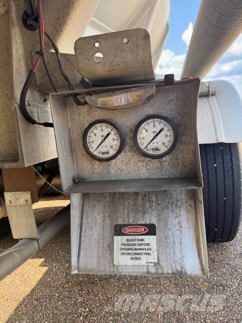 Heil 1600 AIR RIDE DRY BULK PNEUMATIC TANK Cisterna