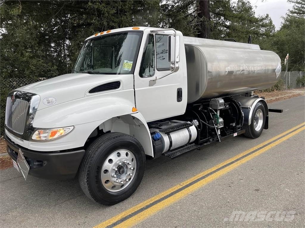 International DuraStar 4400 Camiones cisterna