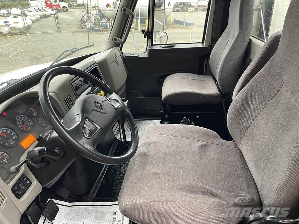International DuraStar 4400 Camiones cisterna