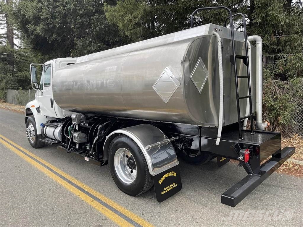 International DuraStar 4400 Camiones cisterna