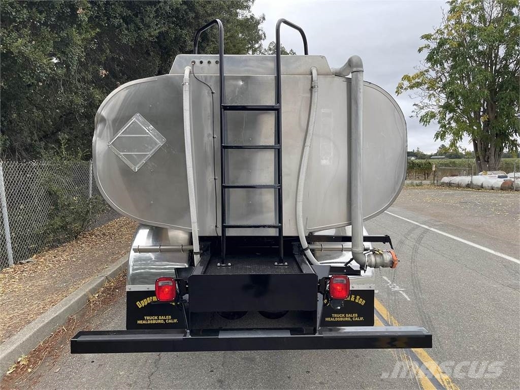International DuraStar 4400 Camiones cisterna