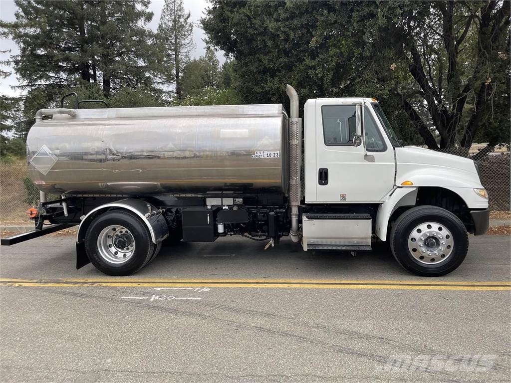 International DuraStar 4400 Camiones cisterna