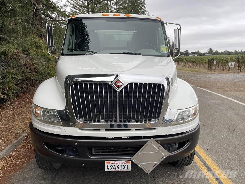 International DuraStar 4400 Camiones cisterna
