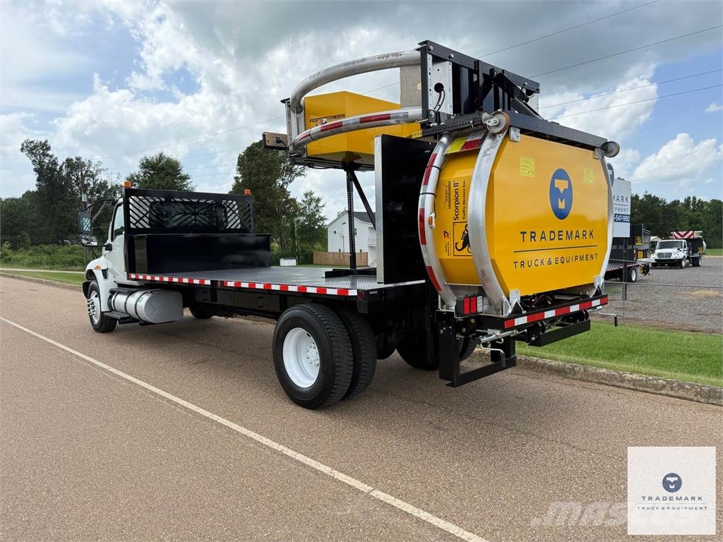 International MV607 Municipal / general purpose vehicles