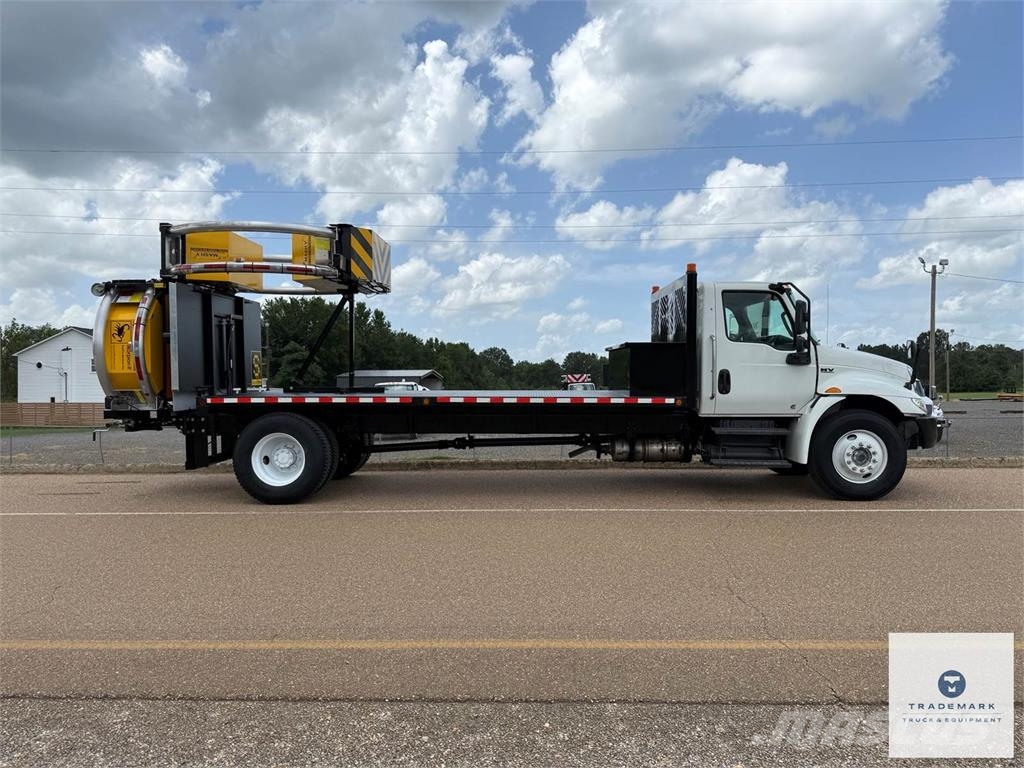 International MV607 Municipal / general purpose vehicles