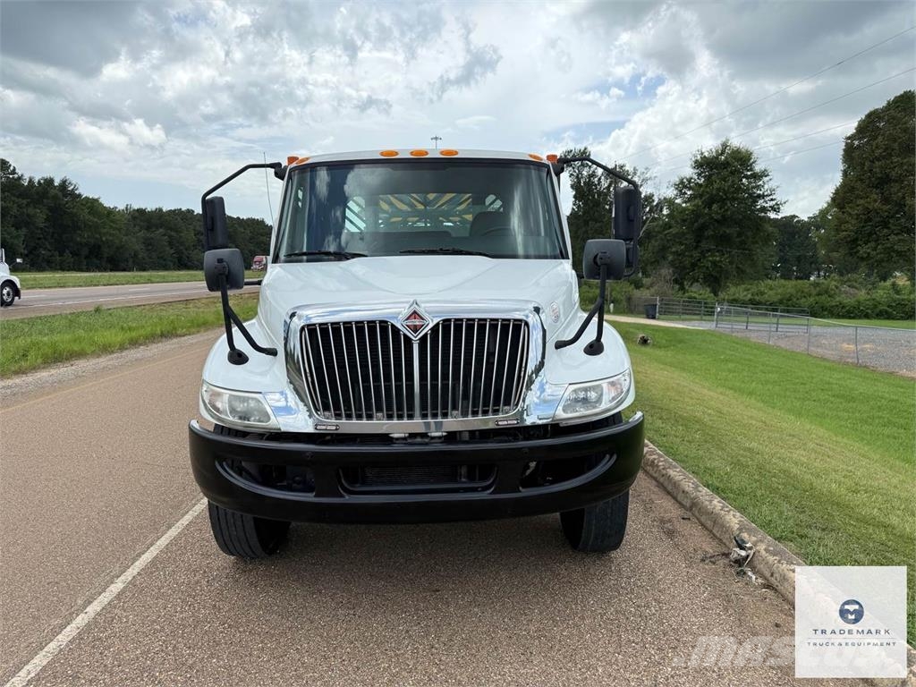 International MV607 Municipal / general purpose vehicles