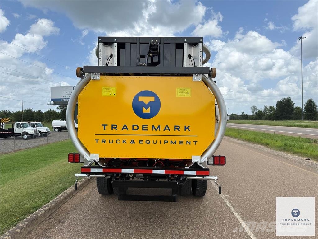 International MV607 Municipal / general purpose vehicles