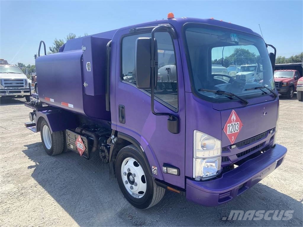 Isuzu NQR 油罐车