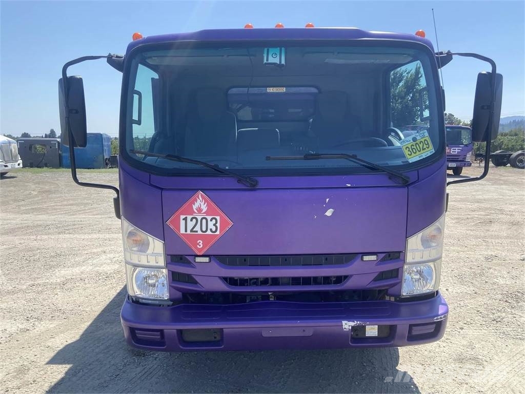 Isuzu NQR 油罐车