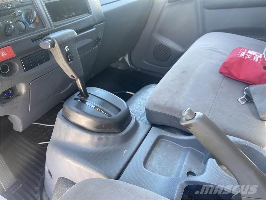 Isuzu NQR 油罐车