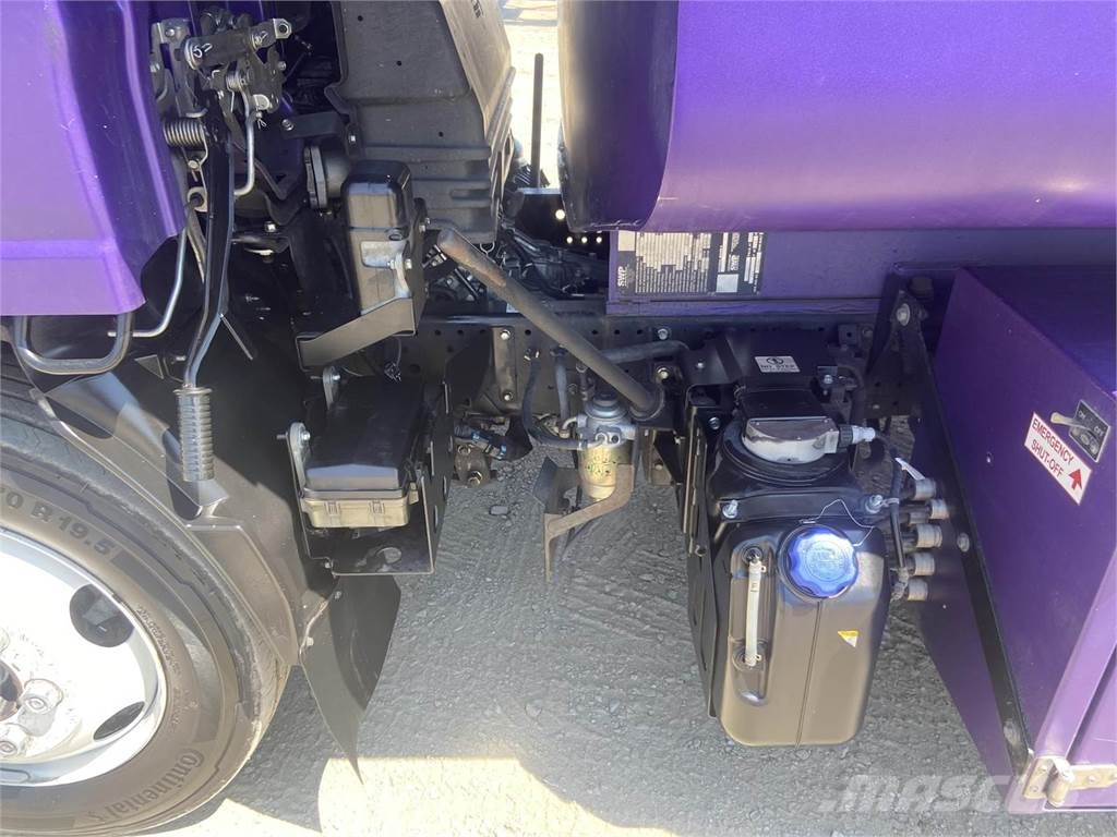 Isuzu NQR 油罐车
