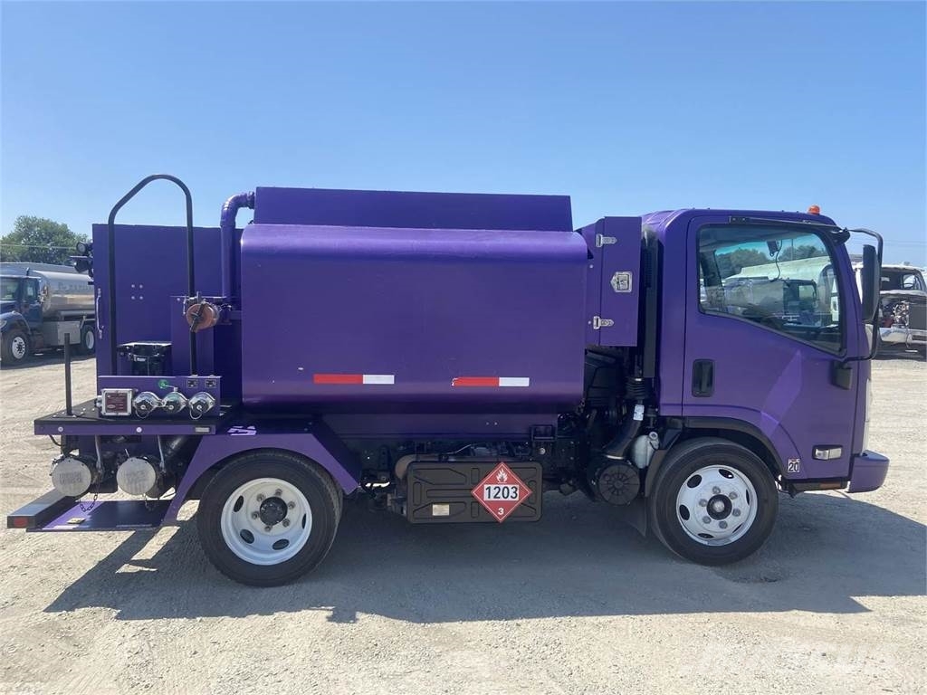 Isuzu NQR 油罐车