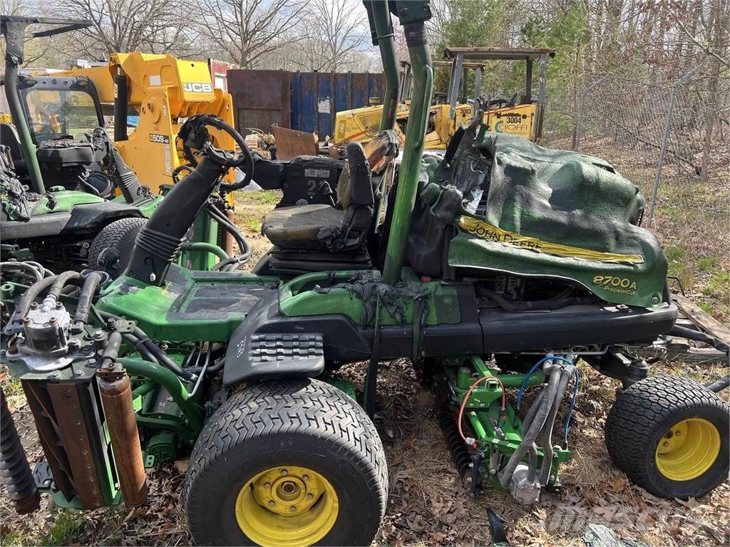 John Deere 8700A 페어웨이 잔디깎기