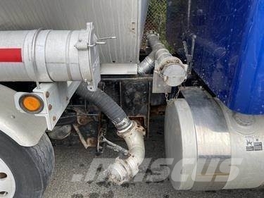 Kenworth T800 탱커 트럭