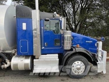 Kenworth T800 탱커 트럭