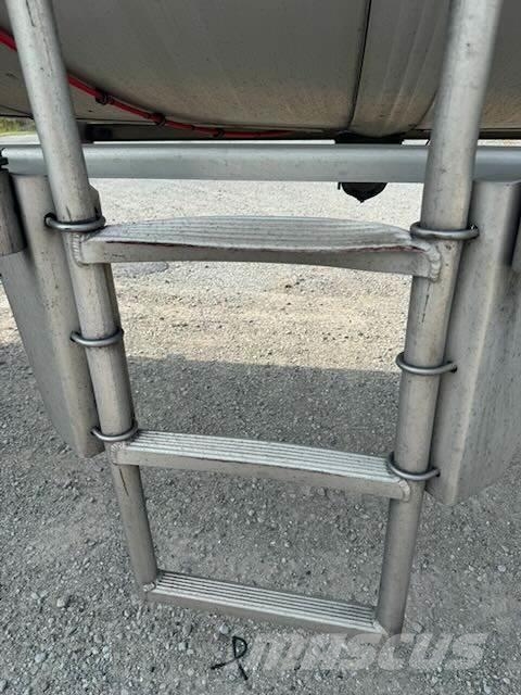 MAC LTT 9800 Gallon مقطورات ذات صهاريج