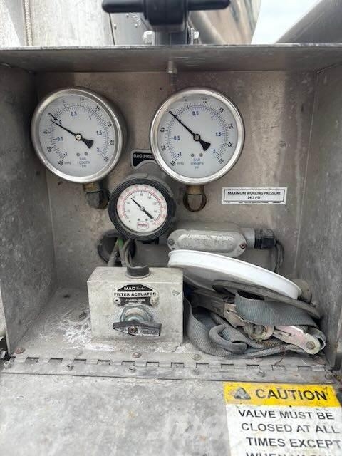 MAC Trailer 1600 Cube Vacuum Pneumatic 罐體拖車