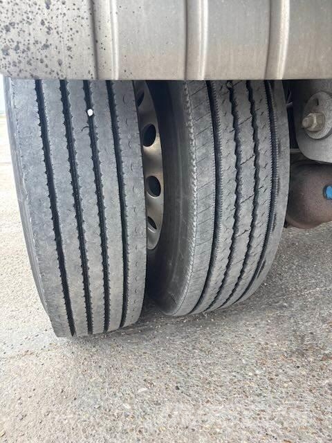 MAC Trailer 1600 Cube Vacuum Pneumatic 罐體拖車