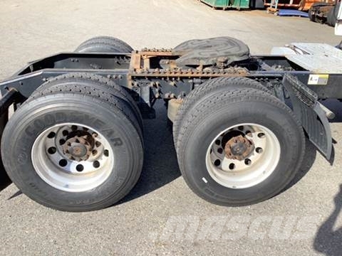 Mack CXU (PINNACLE) Truck Tractor Units
